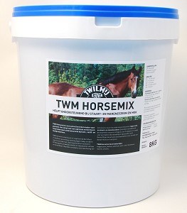 TWM Horse Mix te koop bij Dekker in emmers van 8 kg.